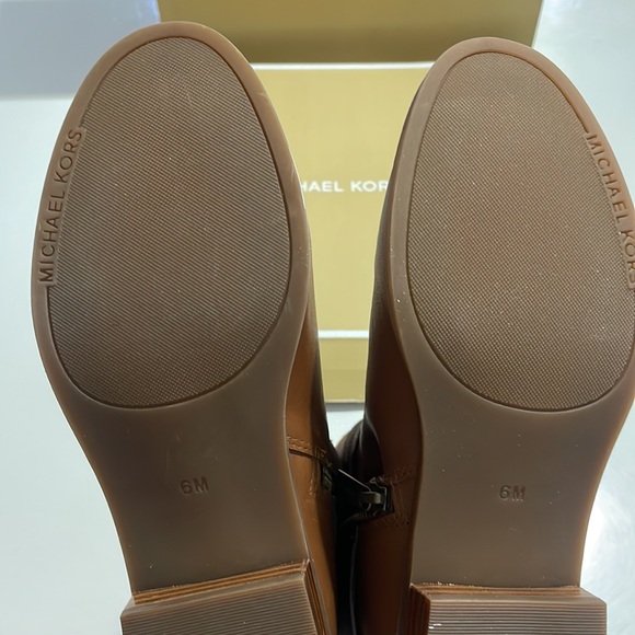 🎉MICHAEL Michael Kors Flat bootie 6🎉 - Picture 4 of 7